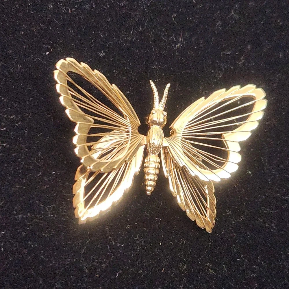 Vintage Gold Tone 3D monet Layered Butterfly Brooch Pin Openwork Filigree Design